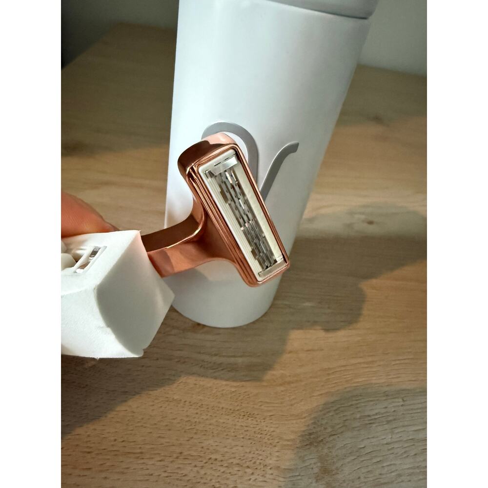 $75 New Shave With V Razor Rose Gold Refillable Razor Starter Kit New - Picture 5 of 5